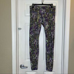 Lululemon Wunder Under Pant Full-On Luxtreme 
Floral Sports Backdrop Iris Flower